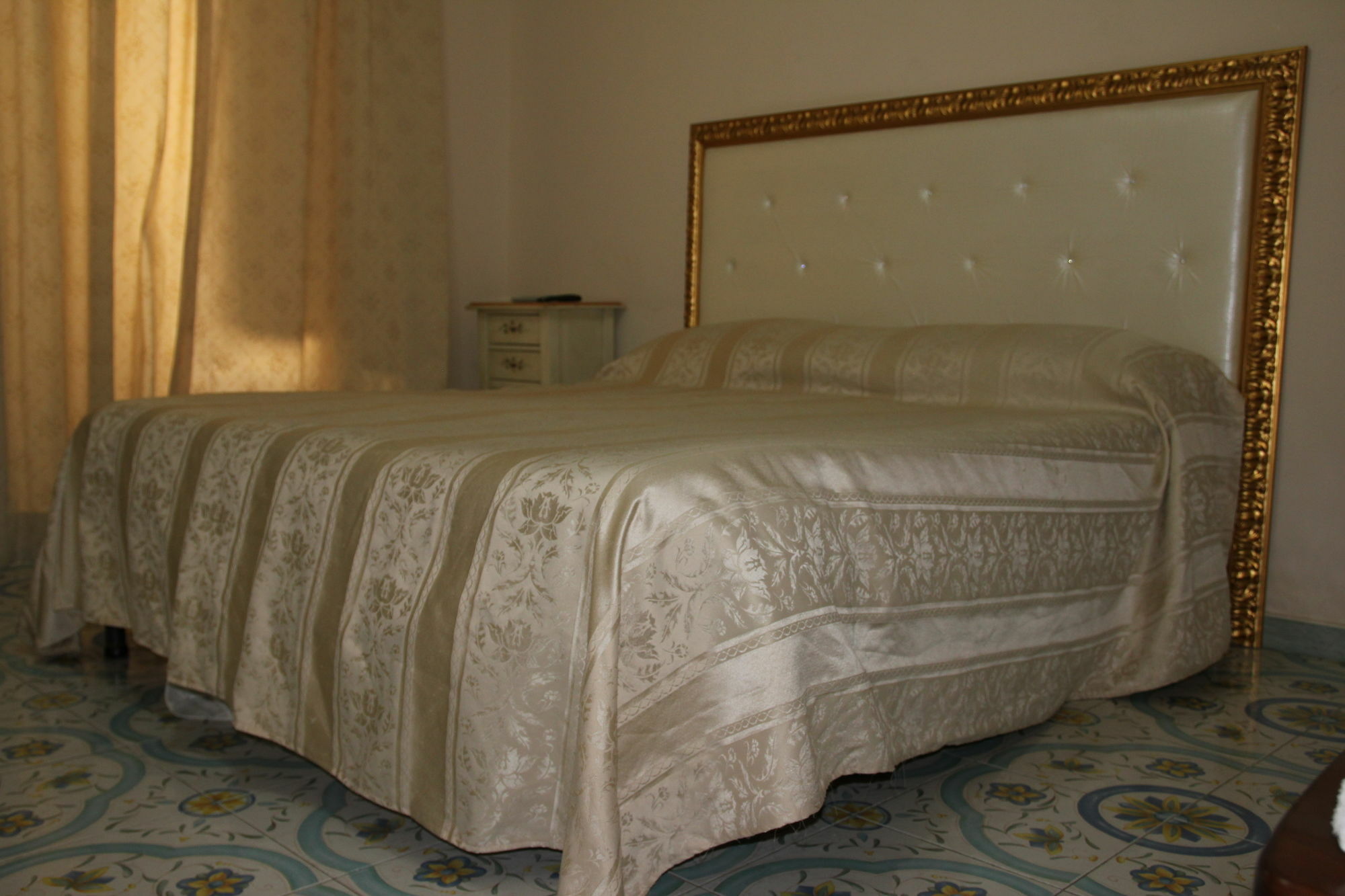 Beb Rosy Bed & Breakfast เนเปิลส์ ภายนอก รูปภาพ