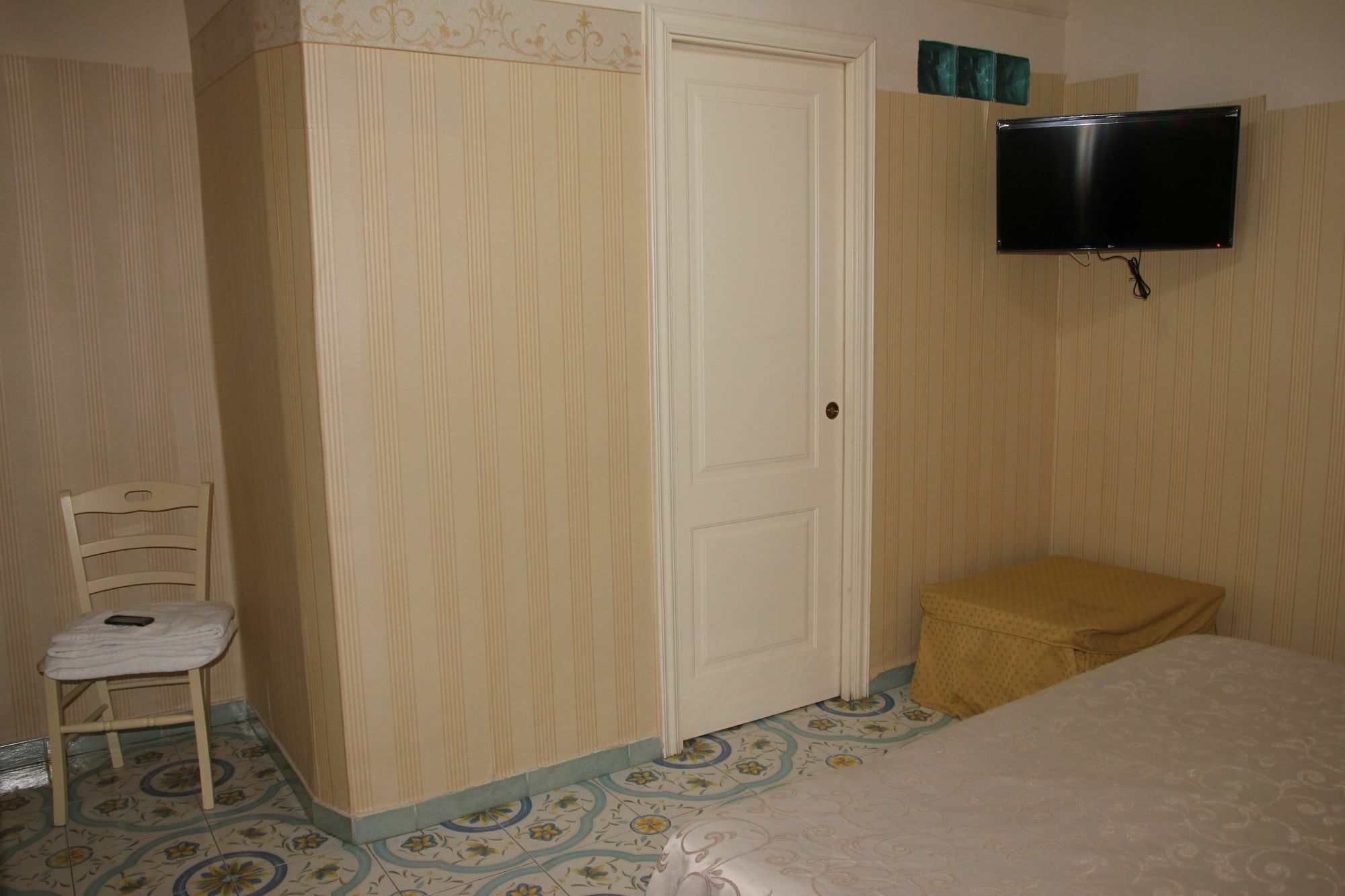 Beb Rosy Bed & Breakfast เนเปิลส์ ภายนอก รูปภาพ